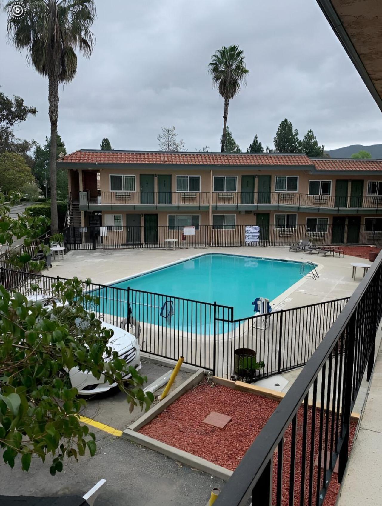 Americas Best Value Inn Thousand Oaks Εξωτερικό φωτογραφία