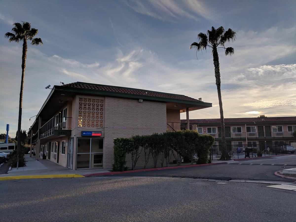 Americas Best Value Inn Thousand Oaks Εξωτερικό φωτογραφία
